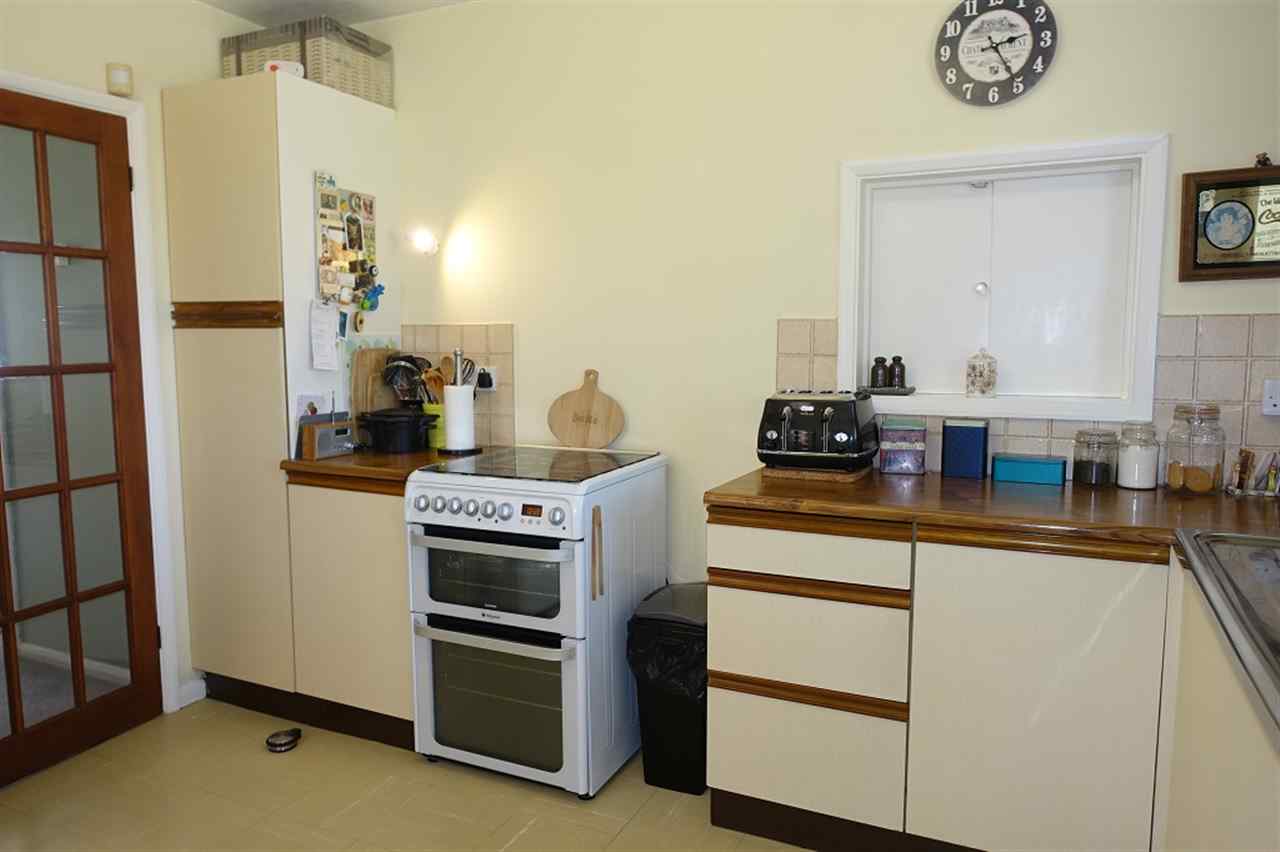 resized-2349823-Kitchen C.JPG